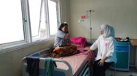 Kampanye Perdanya Diundur Sejenak, Dokter Ulfah Nurul Huda Suardi Sempatkan Diri Kunjungi Pasien di RSUD Barru