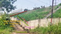 PARAH..!!Jalan Lintas  antar Kampung Rawan Kecelakaan Dampak Drainase Proyek Tol Jasamarga hingga Pohon Tumbang