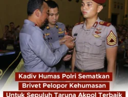 Kadiv Humas Polri Sematkan PIN Brivet Pelopor Kehumasan pada Sepuluh Taruna Akademi Kepolisian dengan Nilai Terbaik