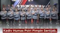 Kadiv Humas Polri Irjen Pol. Dr. Sandi Nugroho, S.I.K., S.H., M.Hum., memimpin Upacara Serah Terima Jabatan (Sertijab) sejumlah Pejabat Humas Polri