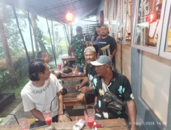 Komsos Rutinan Babinsa dan Babinkamtibmas Desa Jayamekar dengan para Pemuda Binaannya