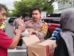 Polsek Mamajang berbagi Takjil Buka Puasa Ramadhan 1446 H pada Masyarakat dan Pengendara
