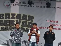 Ketua  Lintas Ormas dan LSM Daulat S.Harahap membuka Bazar Ramadhan