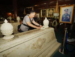 Rangkaian Hari Bhayangkara ke-79, Kapolri Ziarah ke Makam Presiden RI ke-2 Soeharto