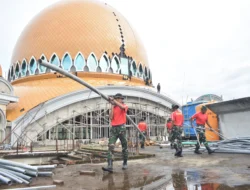 Bakti Tanpa Pamrih, Prajurit Petarung Pasmar 3 Gotong-royong Bangun Masjid Al-Akbar Sorong