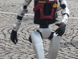 Robot Humanoid hingga Robot Dog Beratribut Polisi Ramaikan Monas dalam Persiapan Hari Bhayangkara ke-79