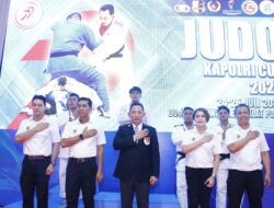 Kapolri Jadi Wasit di Kejuaraan Judo Kapolri Cup 2025