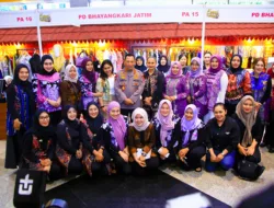 Kapolri Tinjau Bazar Kreasi Bhayangkari Nusantara 2025, Dorong Pertumbuhan UMKM