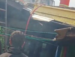 Rumah dua lantai Di Cijeungjing, Kertamulya Habis Dilalap Jago merah  Respont Cepat DAMKAR KBB Padamkan Api bersama Warga