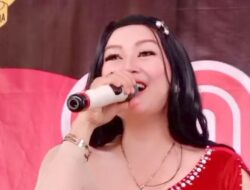 Puteri Gotik Goyangkan Panggung Hiburan Pokja Wartawan KBB