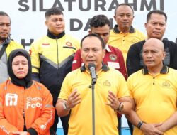 Kebersamaan Polisi dan Ojol Olahraga dan Makan Bersama di Polda Riau dalam Rangka Perkuat Silaturahmi