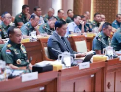 Panglima TNI dan Menhan RI Hadiri Raker dengan Komisi I DPR RI Bahas Penyesuaian Anggaran 2026