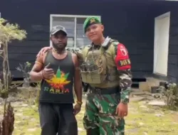 Jelang Ibadah Hari Natal, Prajurit Badak Hitam Pos Malagai Karya Bakti Bersama Masyarakat Melaksanakan Pembersihan Gereja