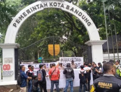 Aliansi Aktivis Anti Korupsi Gelar UNRAS di DPRD dan Balaikota Bandung, Soroti Pengawasan dan Tata Kelola BUMD Serta Viralnya Jual beli Jabatan.