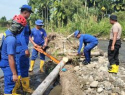 Tim SAR Korpolairud BKO Polda Jabar Bangun Jembatan Sementara di Padang Pariaman, Akses Warga Patamuan Kembali Terhubung