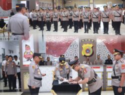 Polda Aceh menggelar upacara serah terima jabatan (sertijab) Pejabat Utama dan Kapolres jajaran di Lobby Mapolda Aceh